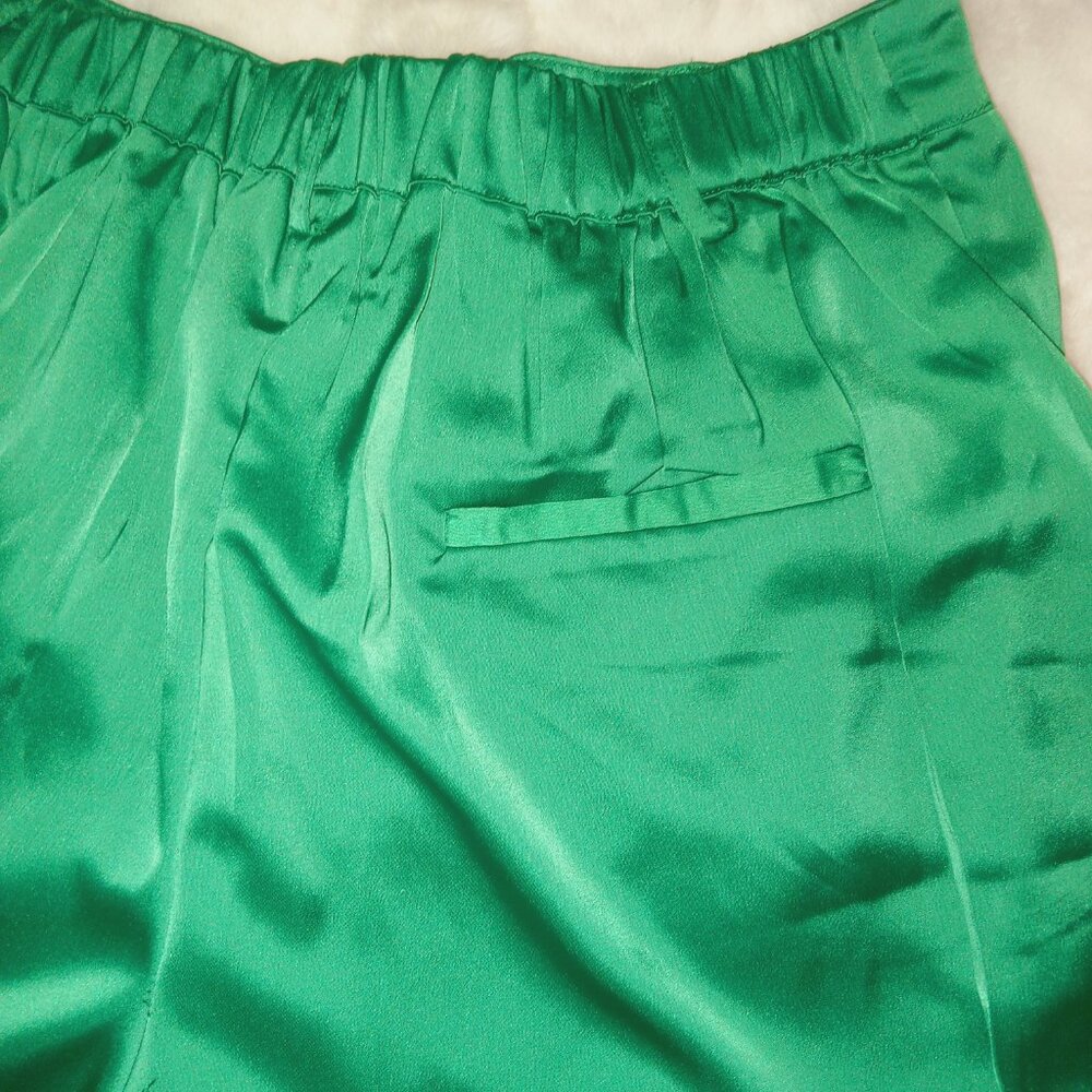 NEW-GLAM-Vibrant Irish Green Statement Eye Catching Shorts-Size XL - Picture 6 of 9